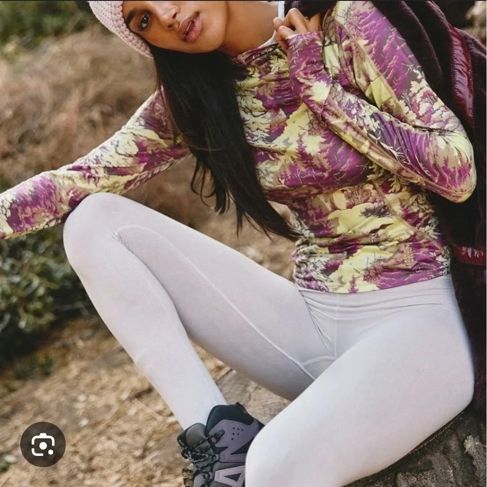 Free People Movement Misty Morning Tee Size Medium Hoodie Thumbholes Worn Once - Picture 2 of 8